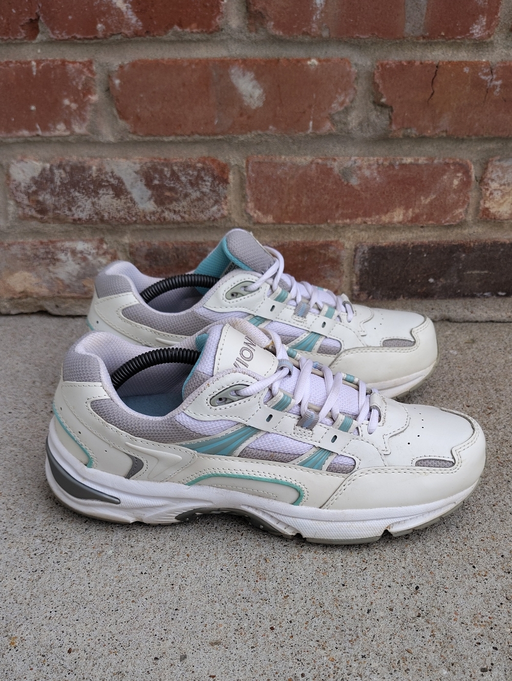 Vionic Walker Patent Leather Lace Up Sneakers Size 8.5 White Ortho Comfortable